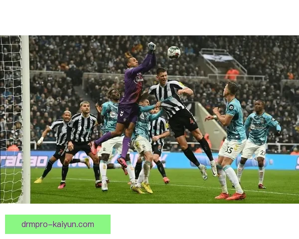 纽卡斯尔中场结构分析：近期排兵布阵与战术适配性研究晰